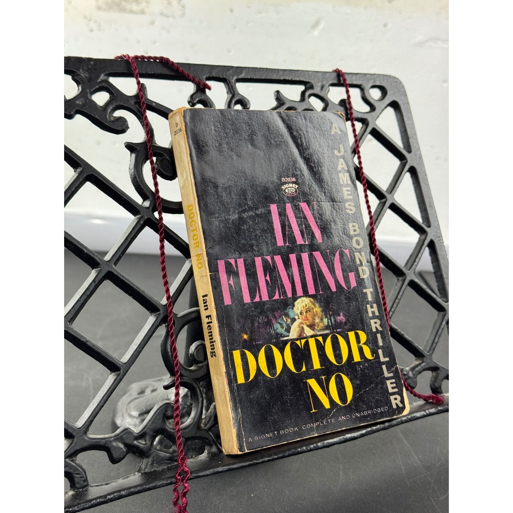 Ian Fleming Doctor No‎ James Bond Signet Paperback 1964 14th Printing D2036